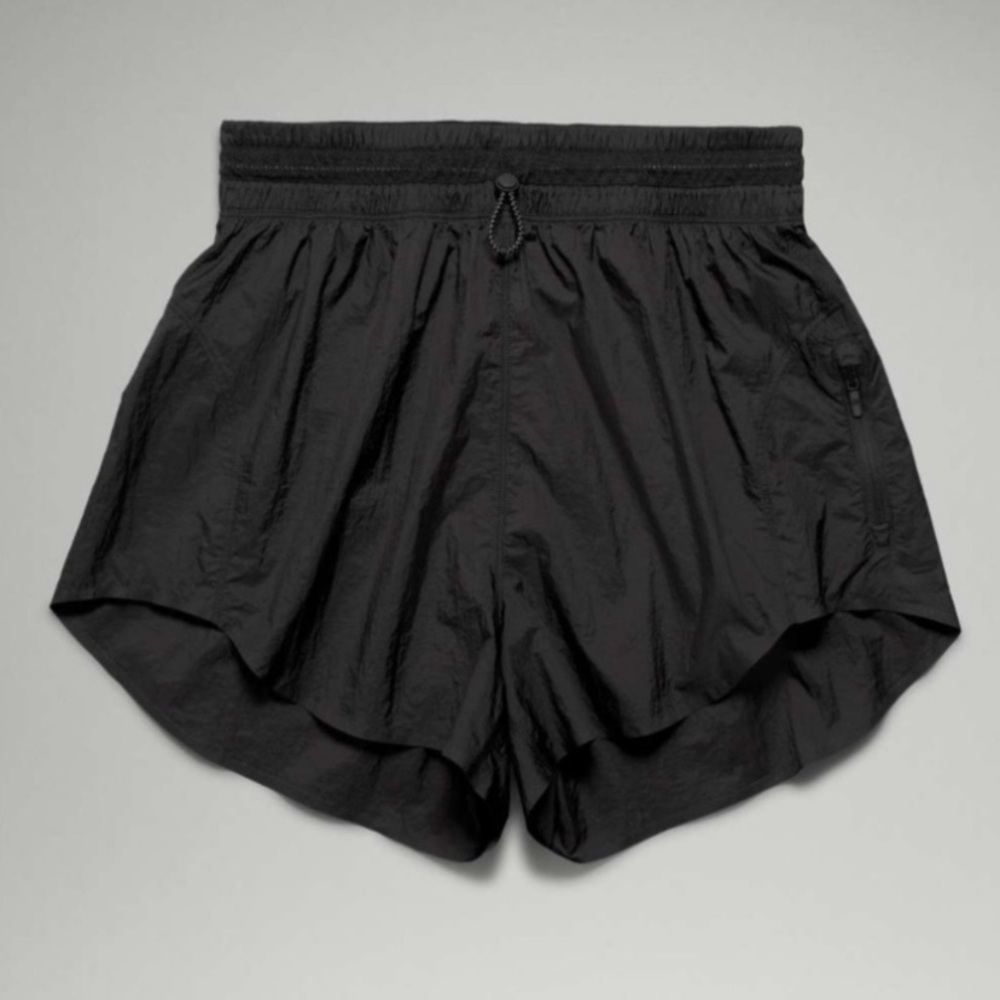 LULULEMON Women’s short in black size 8